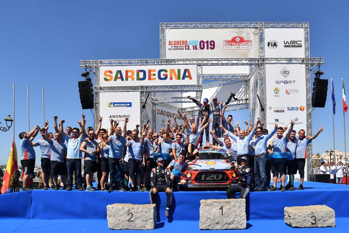 El español Dani Sordo (Hyundai) conquistó este domingo el Rally de Cerdeña luego de aprovechar un problema mecánico del estonio Ott Tänak (Toyota) en la última especial