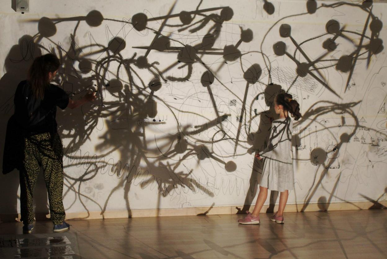 Los asistentes participaron en varias actividades con una escenografía habitada. 