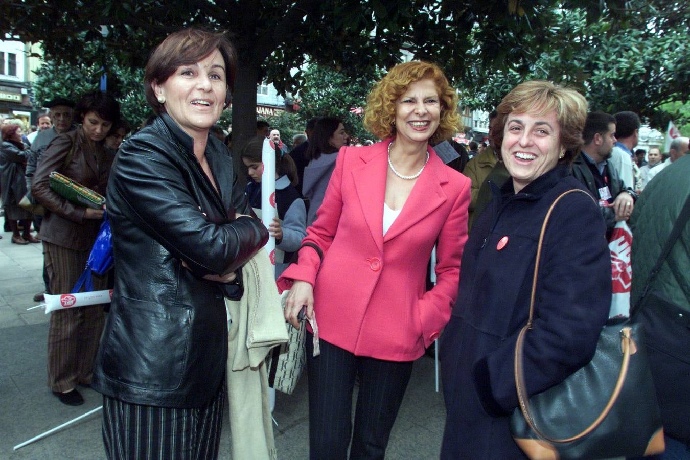 Año 2003. Dolores Gorostiaga, secretaria general del PSOE; Carmen Alborch, diputada nacional ; y María Jesús Cedrún, secretaria general de UGT.