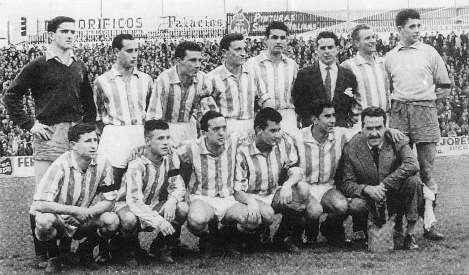 El Rayo Cantabria del año 1958, con Colina, Chisco, Laureano, Gutiérrez, Morito, Mora (entrenador), Gómez, Hernando, Zaballa, Saro, Larrinoa, Miera, Nando Yosu y Julio Cobo (masajista)