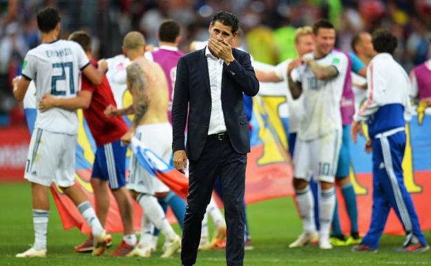 Fernando Hierro, desolado tras la eliminación de España. 