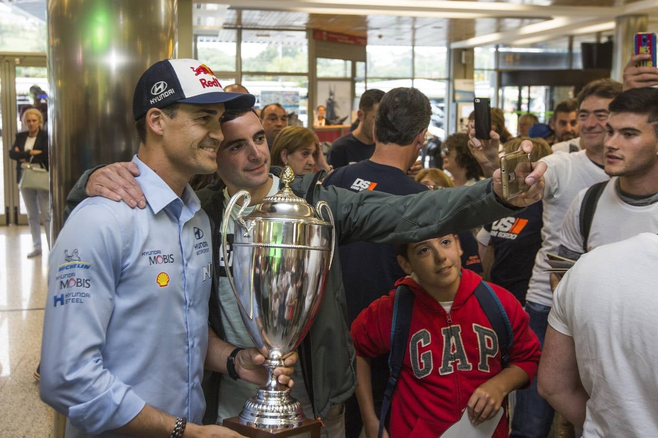 Fotos: Dani Sordo regresa a casa tras su éxito en el Rally de Cerceña