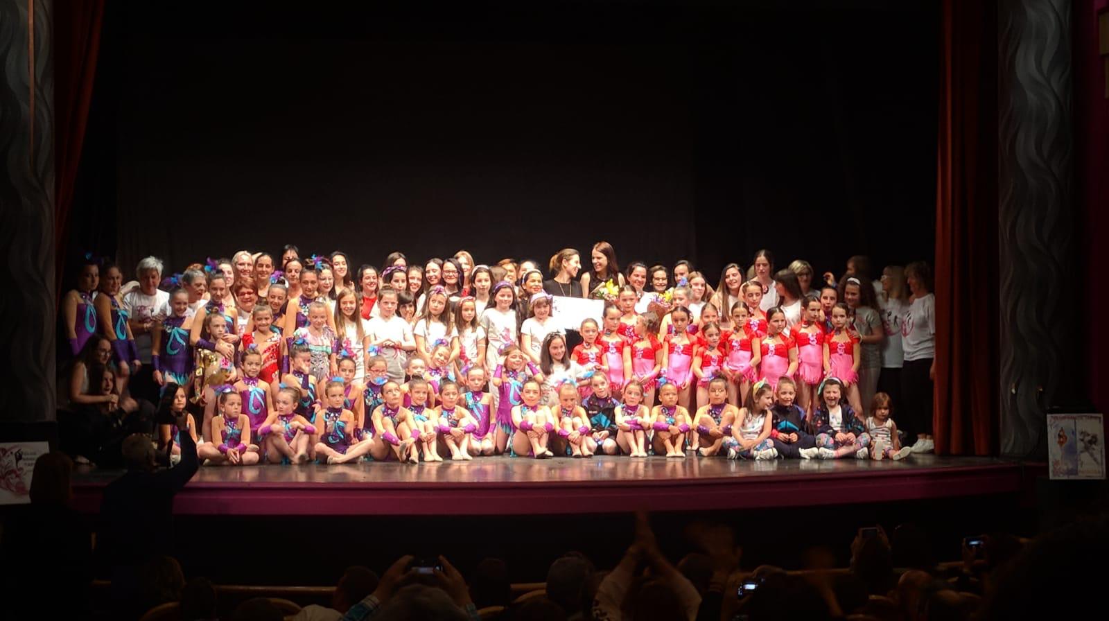 La IV Gala Benéfica del Club de Danza Tapiz recaudó 2.000 euros para la Asociación Benéfica Buscando Sonrisas