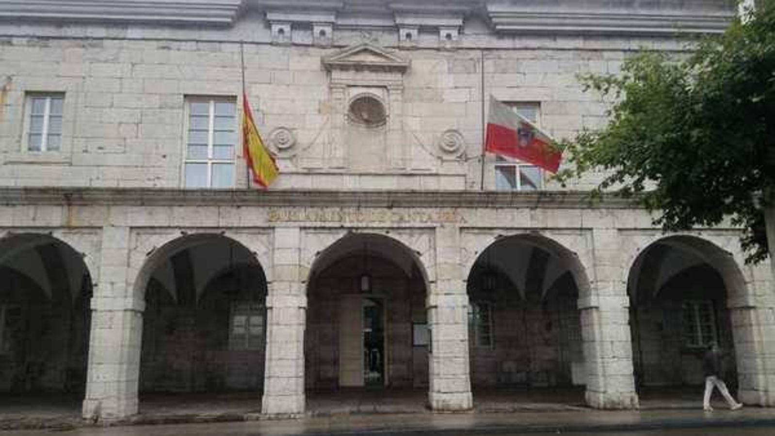 Banderas a media asta también en el Parlamento