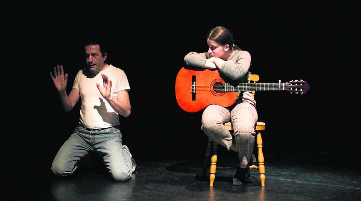 Actores del estudio del Café de las Artes estrenan este viernes y el sábado 'La librería'. 