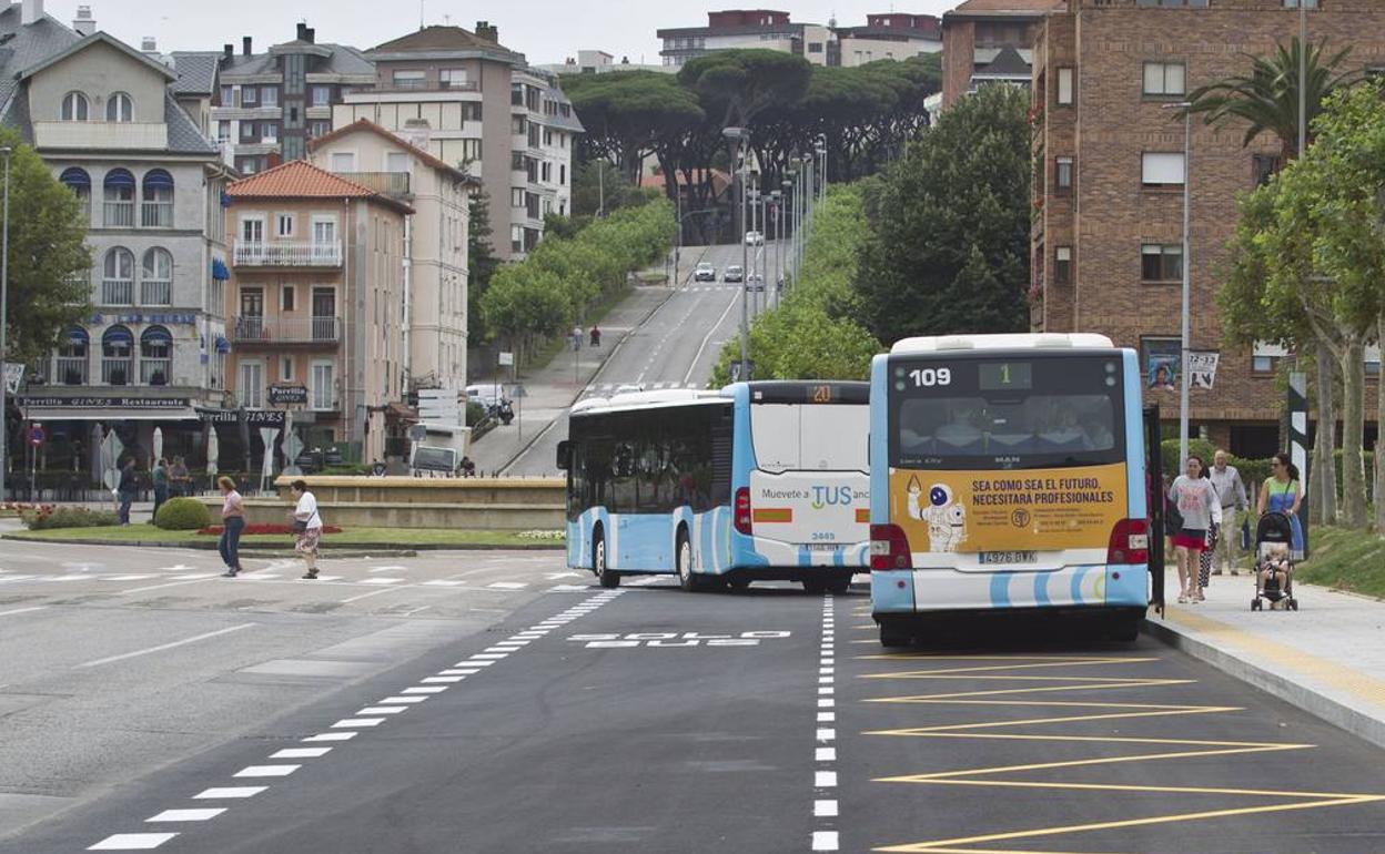 Autobuses, en El Sardinero. 