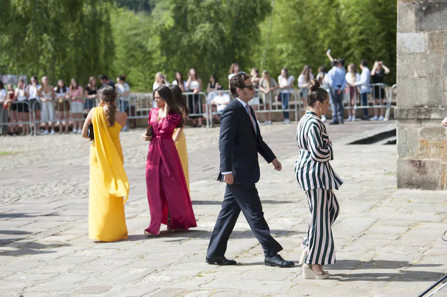 La 'influencer' y el empresario Pablo Castellano se casaron ante centenares de curiosos en la Colegiata de Castañeda