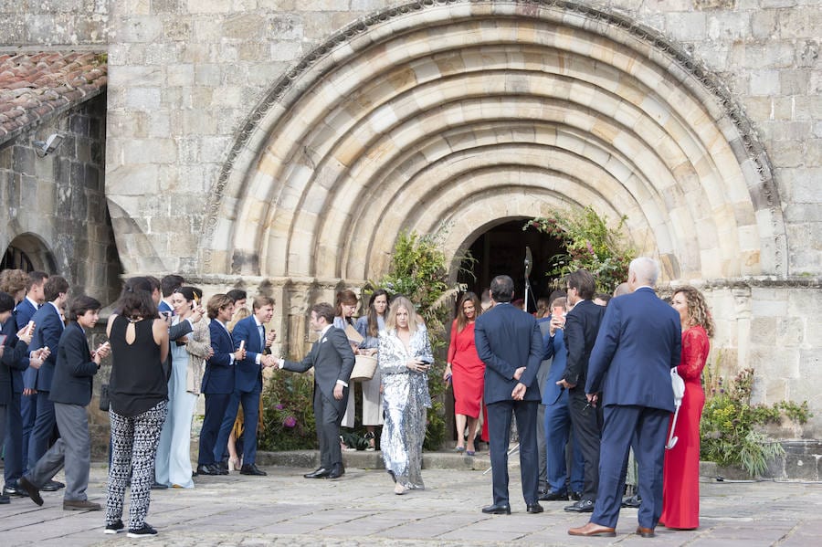 La 'influencer' y el empresario Pablo Castellano se casaron ante centenares de curiosos en la Colegiata de Castañeda