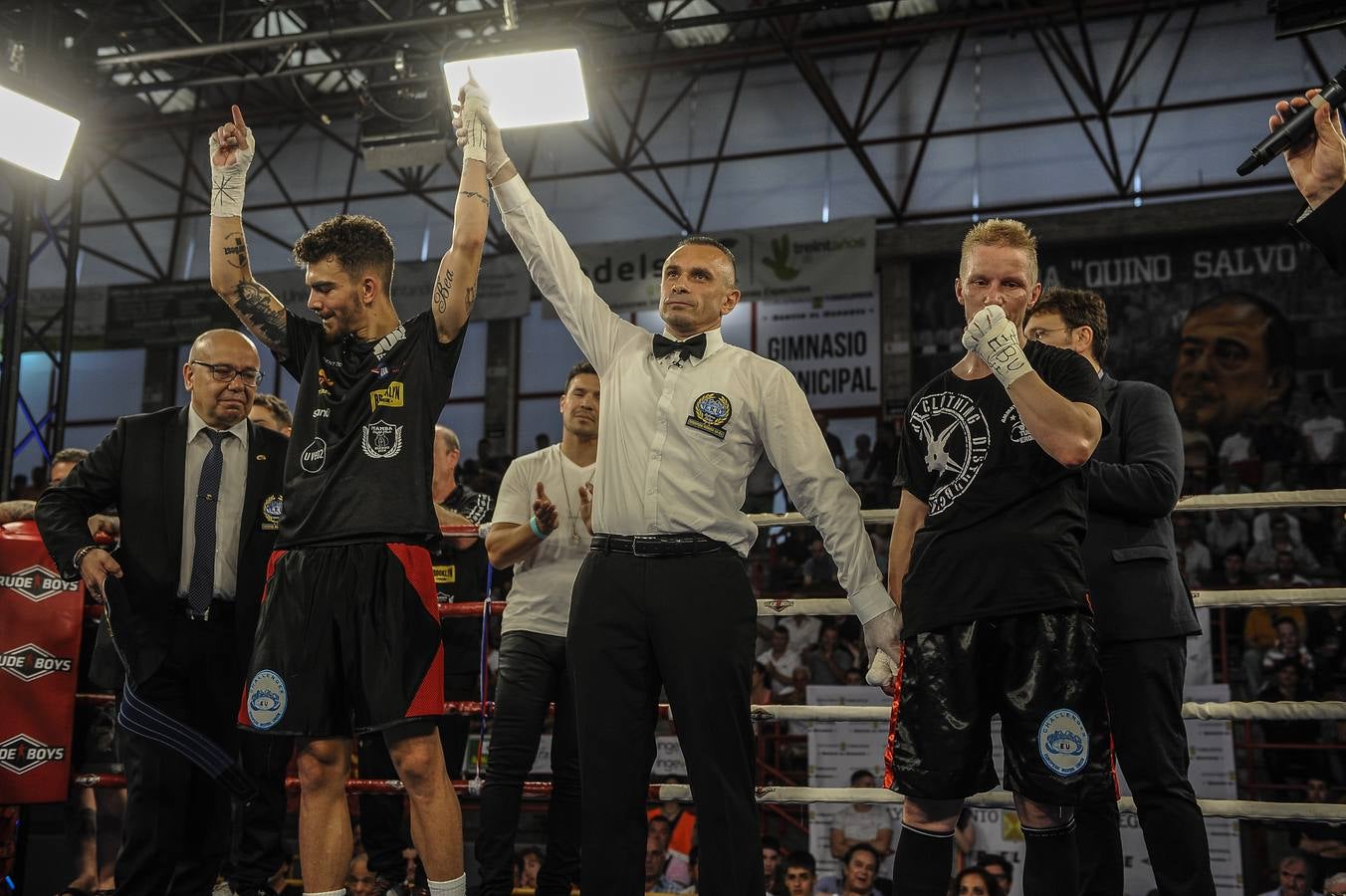 El Pabellón Vicente Trueba se llenó de público durante la velada de boxeo en la que seis combates precedieron al que enfrentó a Sergio García y Sergei Rabchanka
