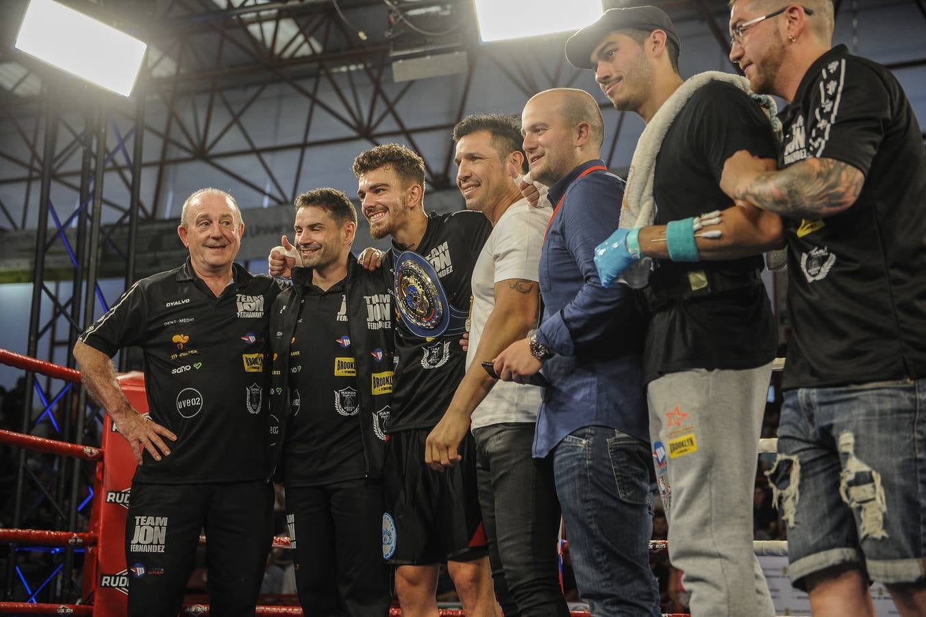 El Pabellón Vicente Trueba se llenó de público durante la velada de boxeo en la que seis combates precedieron al que enfrentó a Sergio García y Sergei Rabchanka