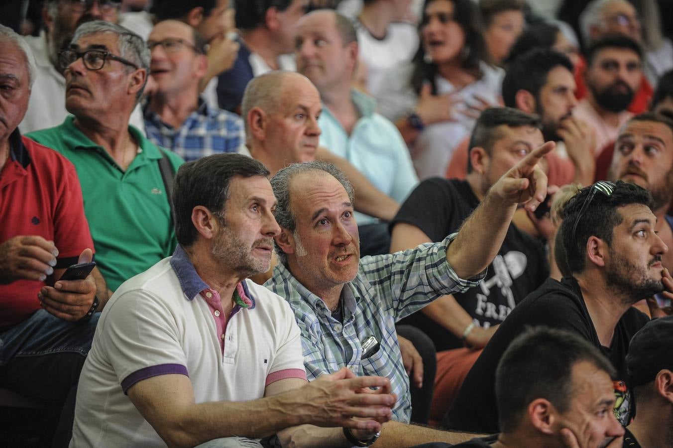El Pabellón Vicente Trueba se llenó de público durante la velada de boxeo en la que seis combates precedieron al que enfrentó a Sergio García y Sergei Rabchanka