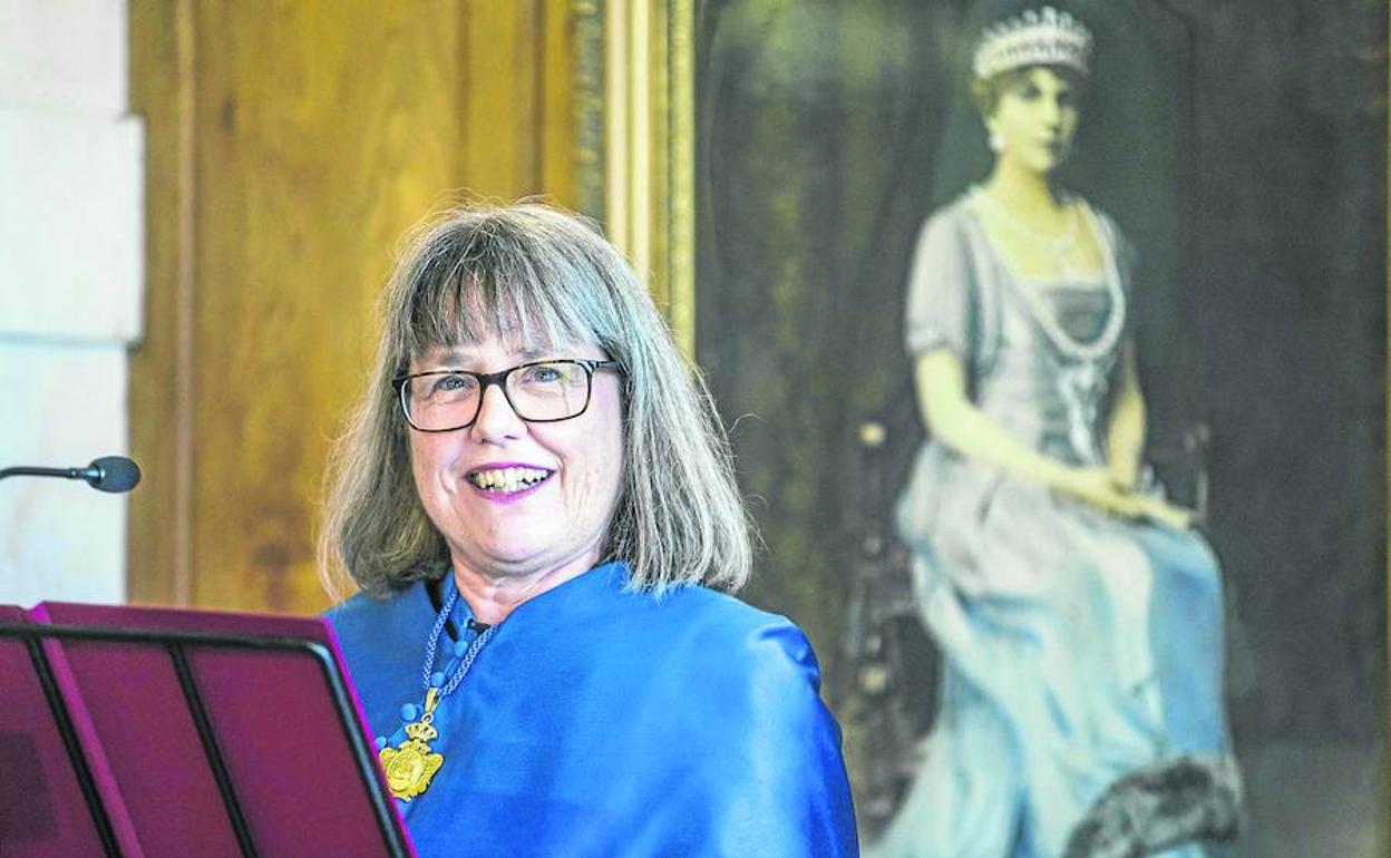 Donna Strickland, en el momento en que fue investida doctora Honoris Causa en La Magdalena. 