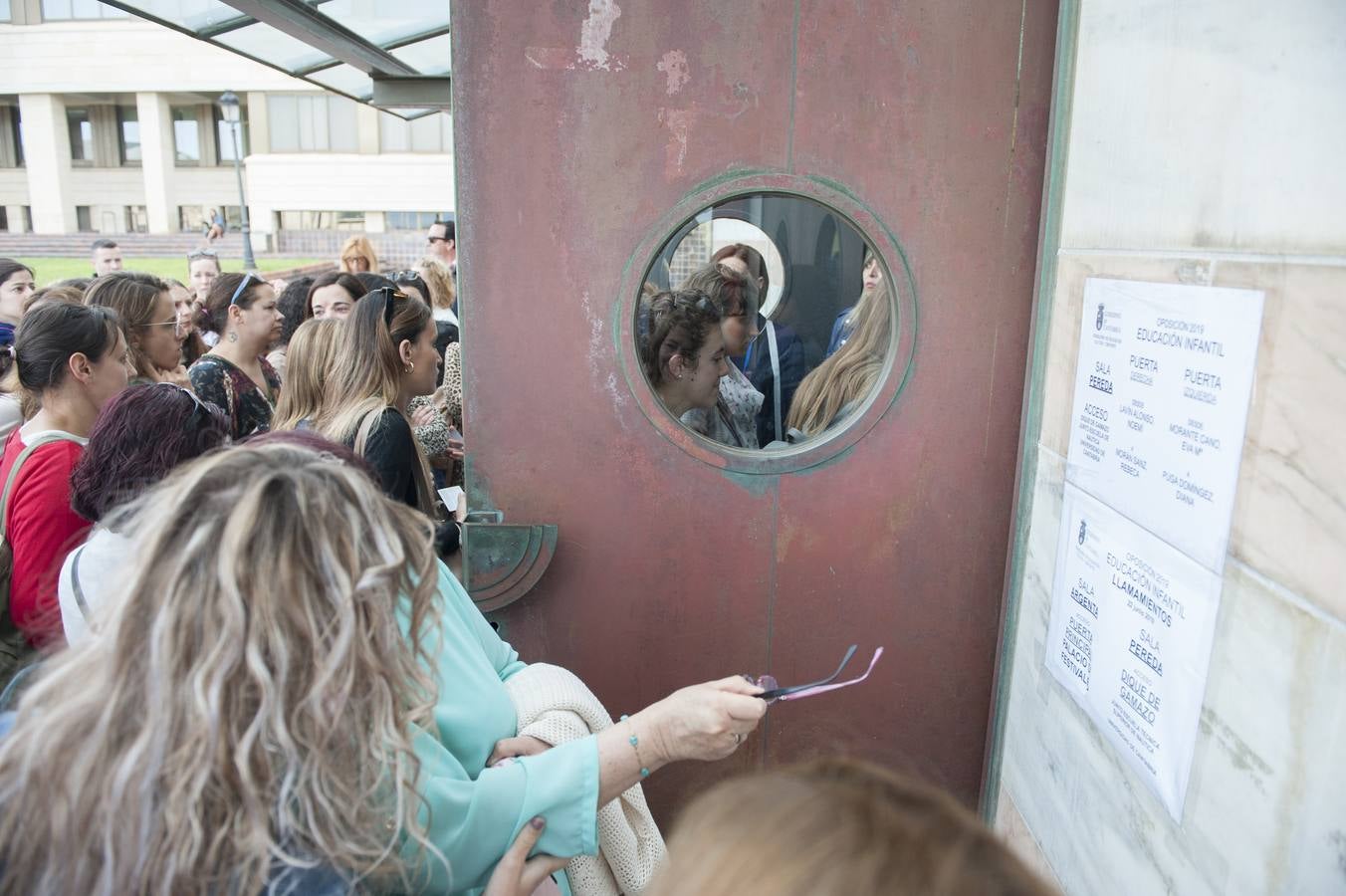 Fotos: Históricas oposiciones docentes en Cantabria