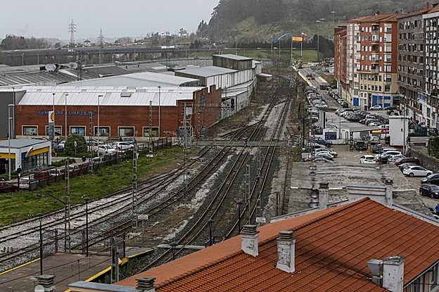 Las vías de FEVE quedarán soterradas entre los pasos a nivel del Paseo del Niño y Pablo Garnica.