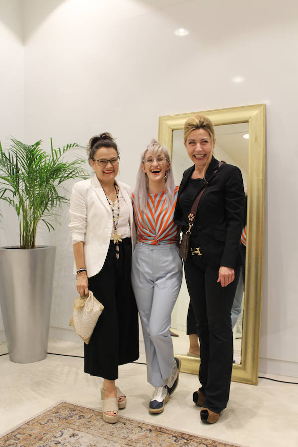 Esther Casado, Lara Bolado y Carmen Zúmel. "Hay que ser feliz...". 