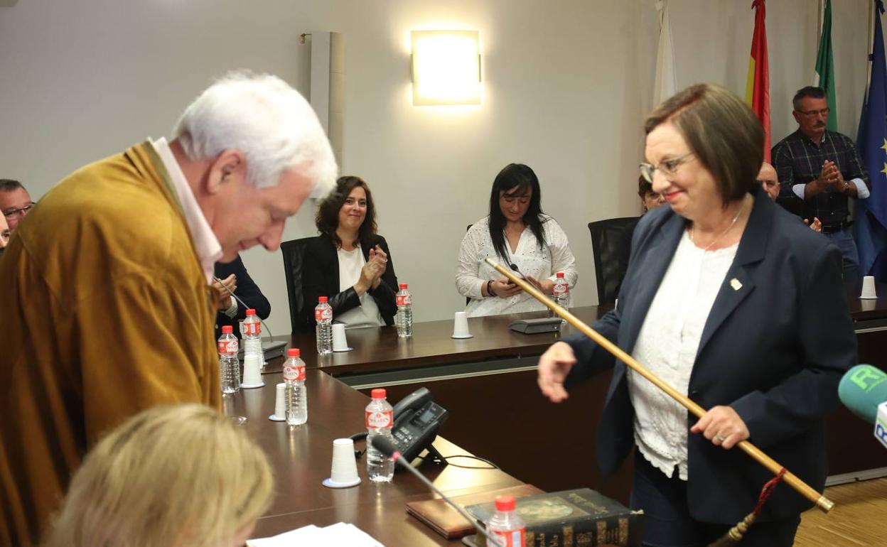 Imagen del pleno de investidura a Charo Losa como alcaldesa de Laredo 