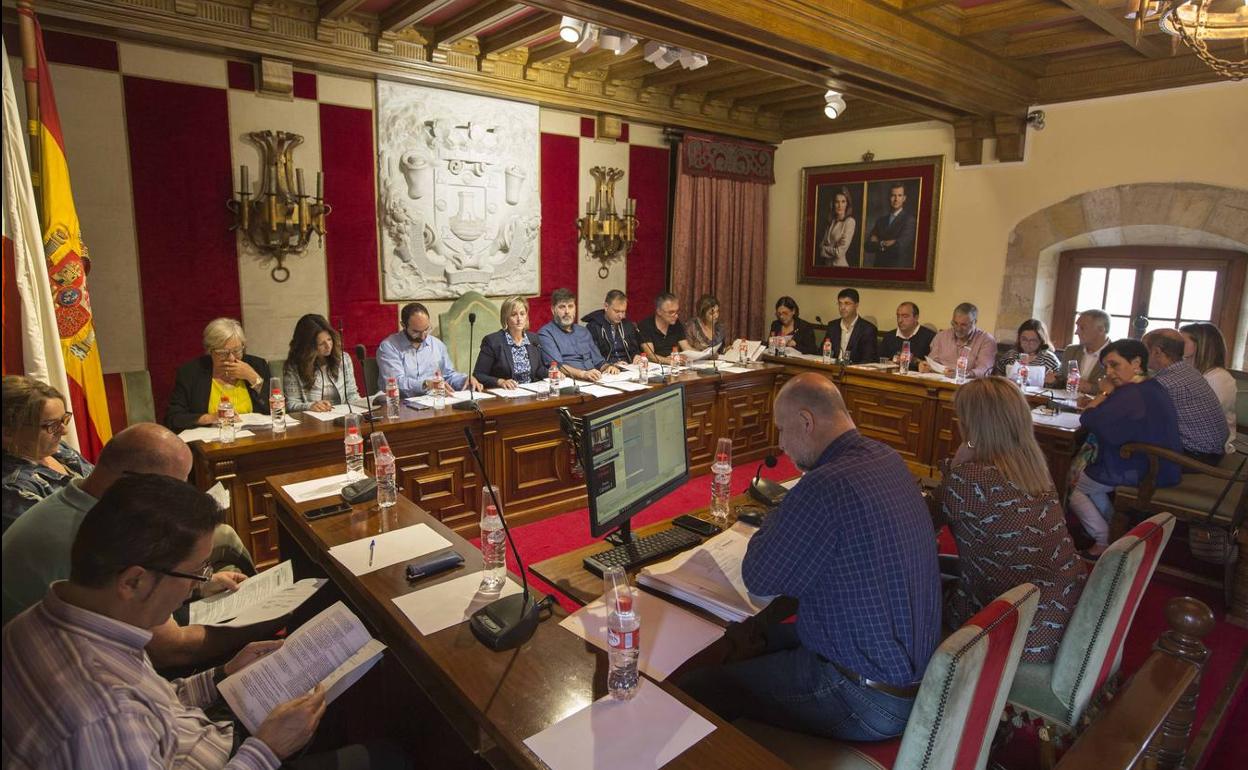 El equipo de Gobierno de Camargo tendrá 7 concejales liberados y los sueldos de Bolado y Lavín suben un 27% y un 35%