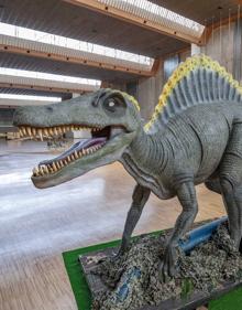 Imagen secundaria 2 - Tres horas y 200 piezas para montar el T-rex en Santander