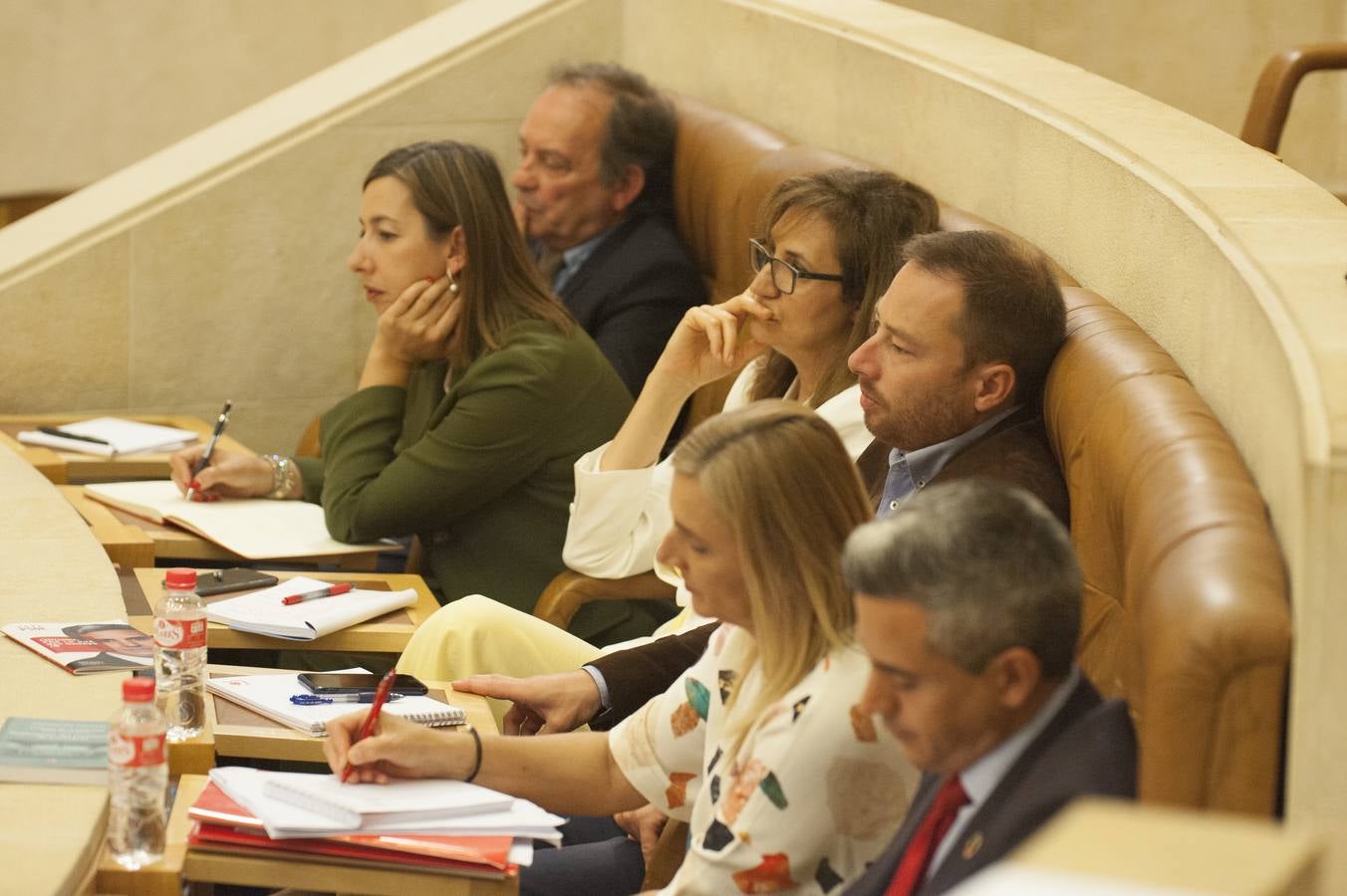 Diputados del PSOE en sus escaños