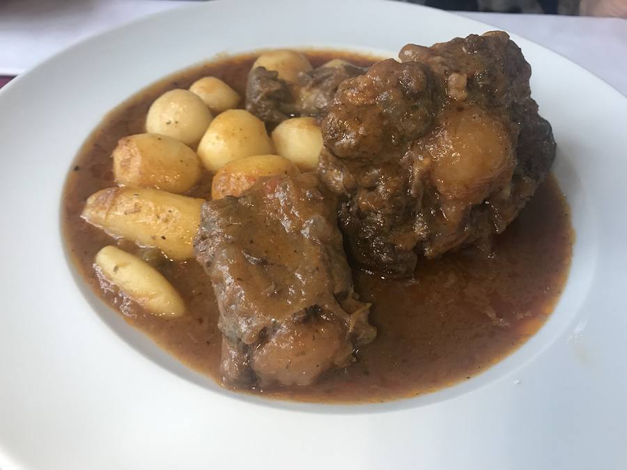 Rabo de toro estofado.