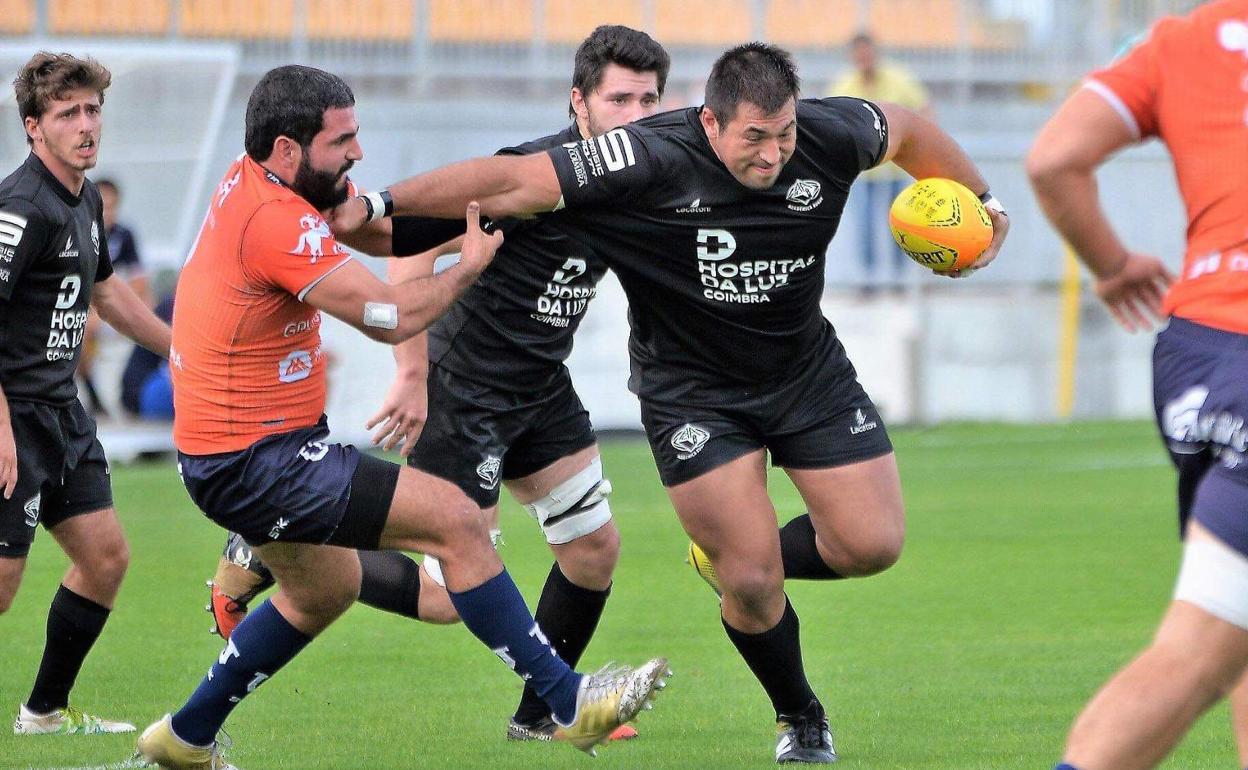 Lucas Bordigoni, en acción con el Académica Coimbra.