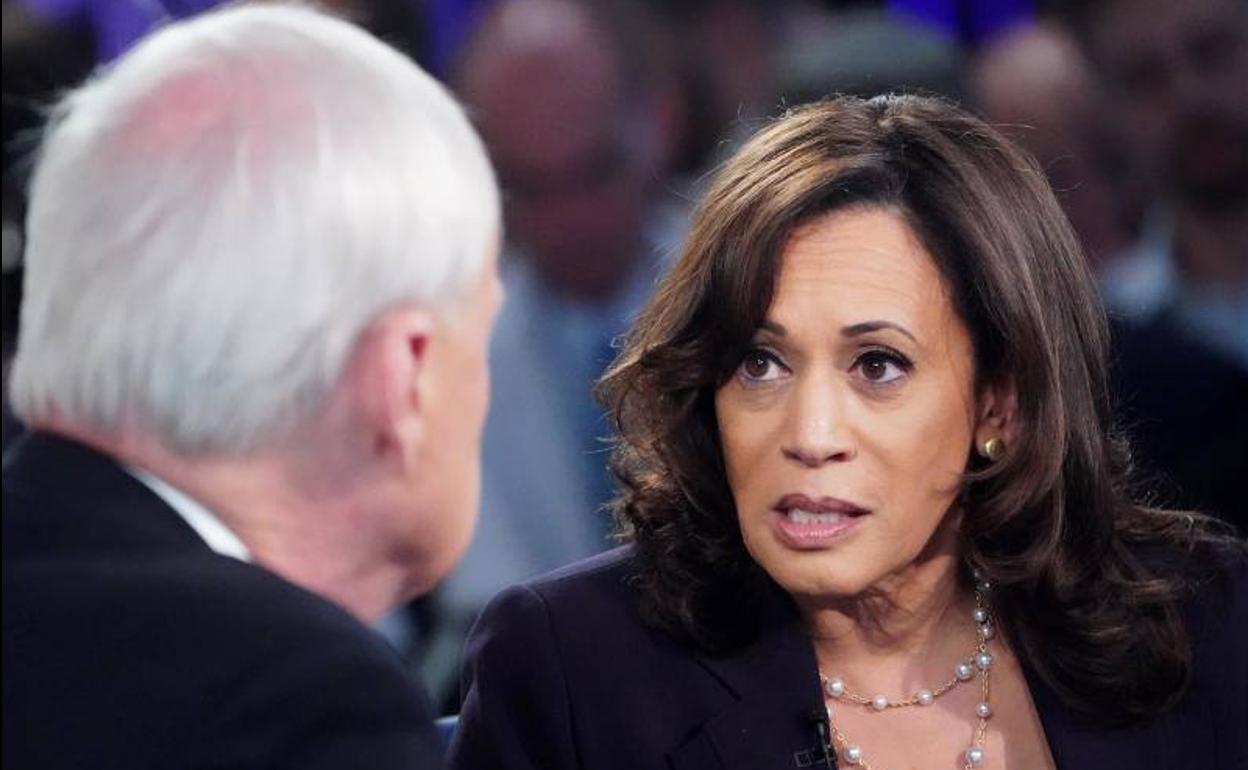 La senadora Kamala Harris.