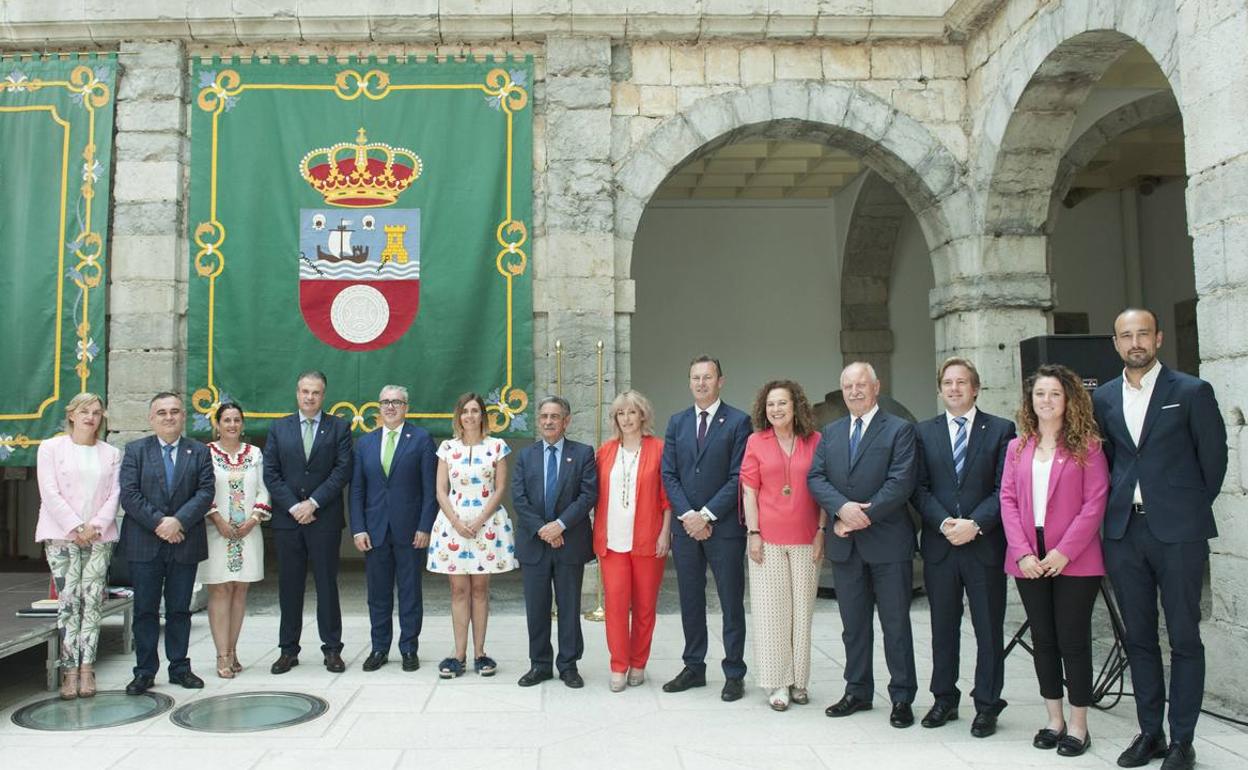 Paula Fernández, Francisco Martín, José Luis Gochicoa, Guillermo Blanco y Marina Lombó, consejeros del PRC en el nuevo Gobierno