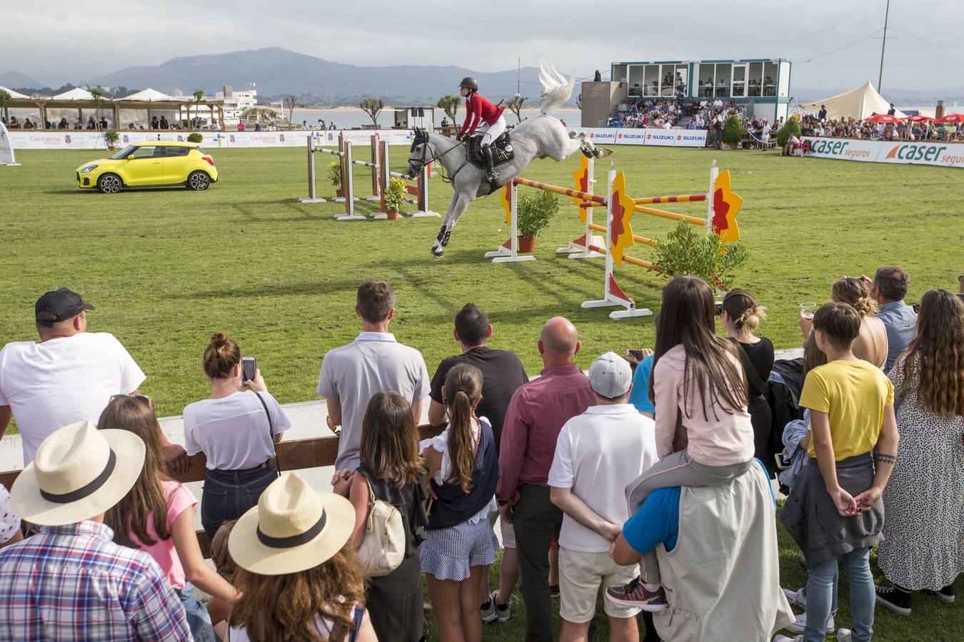 El jinete vitoriano González de Zárate ganó el Trofeo CaixaBank y la joven amazona cántabra Gabriela Pérez se hizo con el segundo puesto del Frigo, en una jornada que atrajo a multitud de personas a La Magdalena