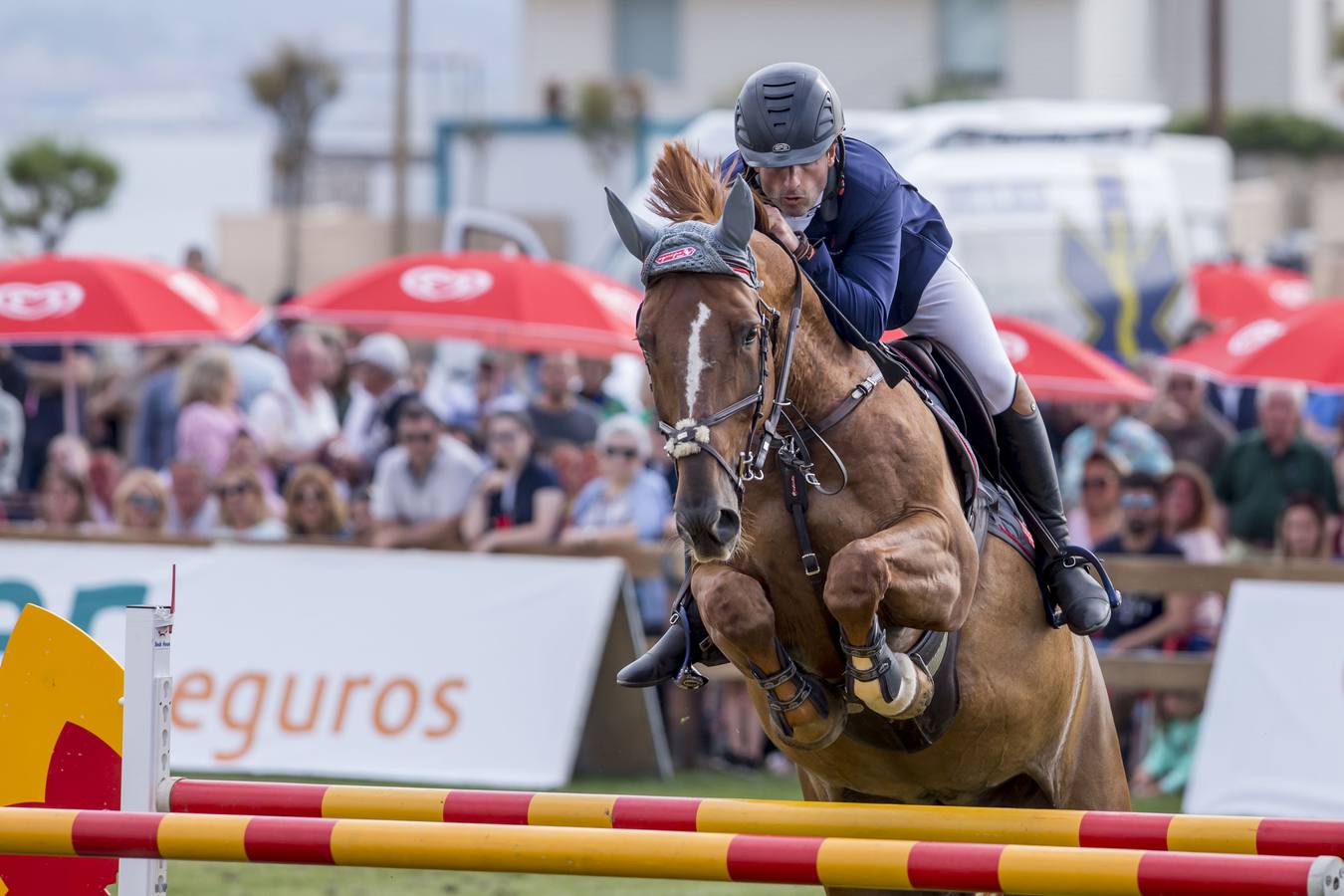 El jinete vitoriano González de Zárate ganó el Trofeo CaixaBank y la joven amazona cántabra Gabriela Pérez se hizo con el segundo puesto del Frigo, en una jornada que atrajo a multitud de personas a La Magdalena