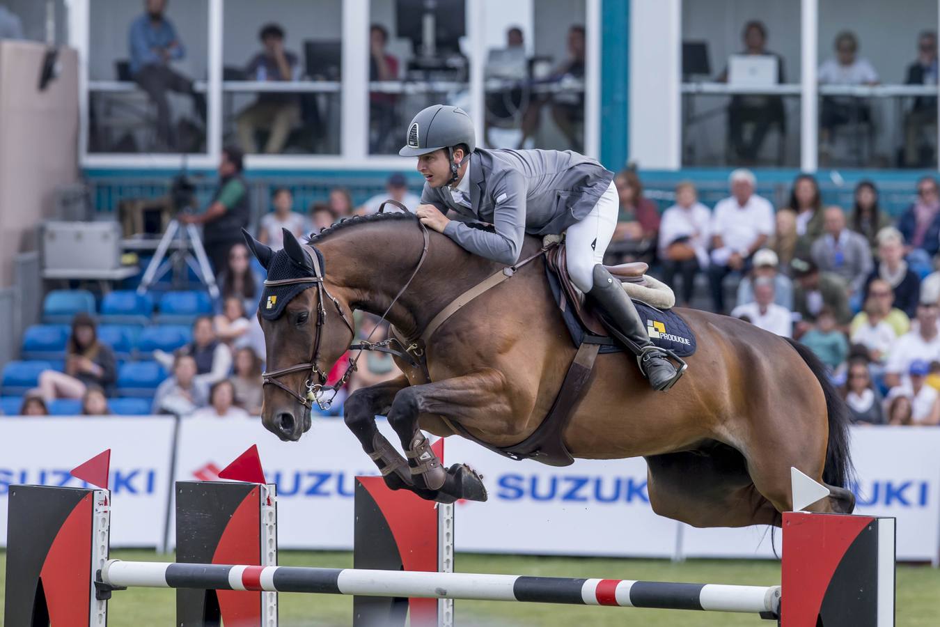 El jinete vitoriano González de Zárate ganó el Trofeo CaixaBank y la joven amazona cántabra Gabriela Pérez se hizo con el segundo puesto del Frigo, en una jornada que atrajo a multitud de personas a La Magdalena