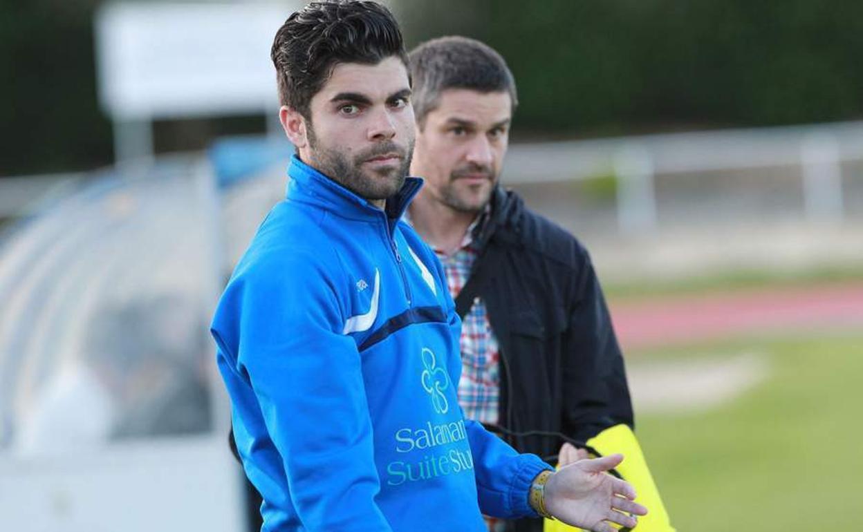 En primer término, 'Pitu' en su etapa como entrenador en Salamanca.