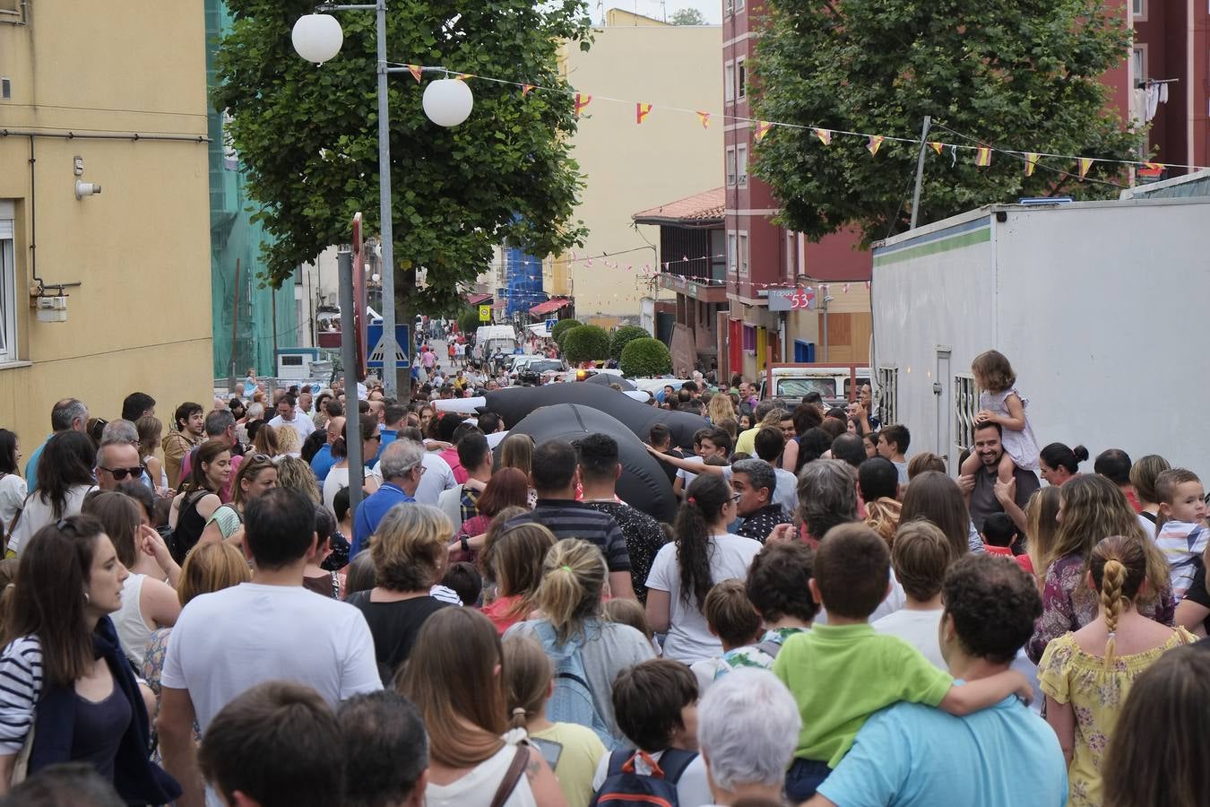 Fotos: Risas y carreras en el encierro infantil de Tetuán
