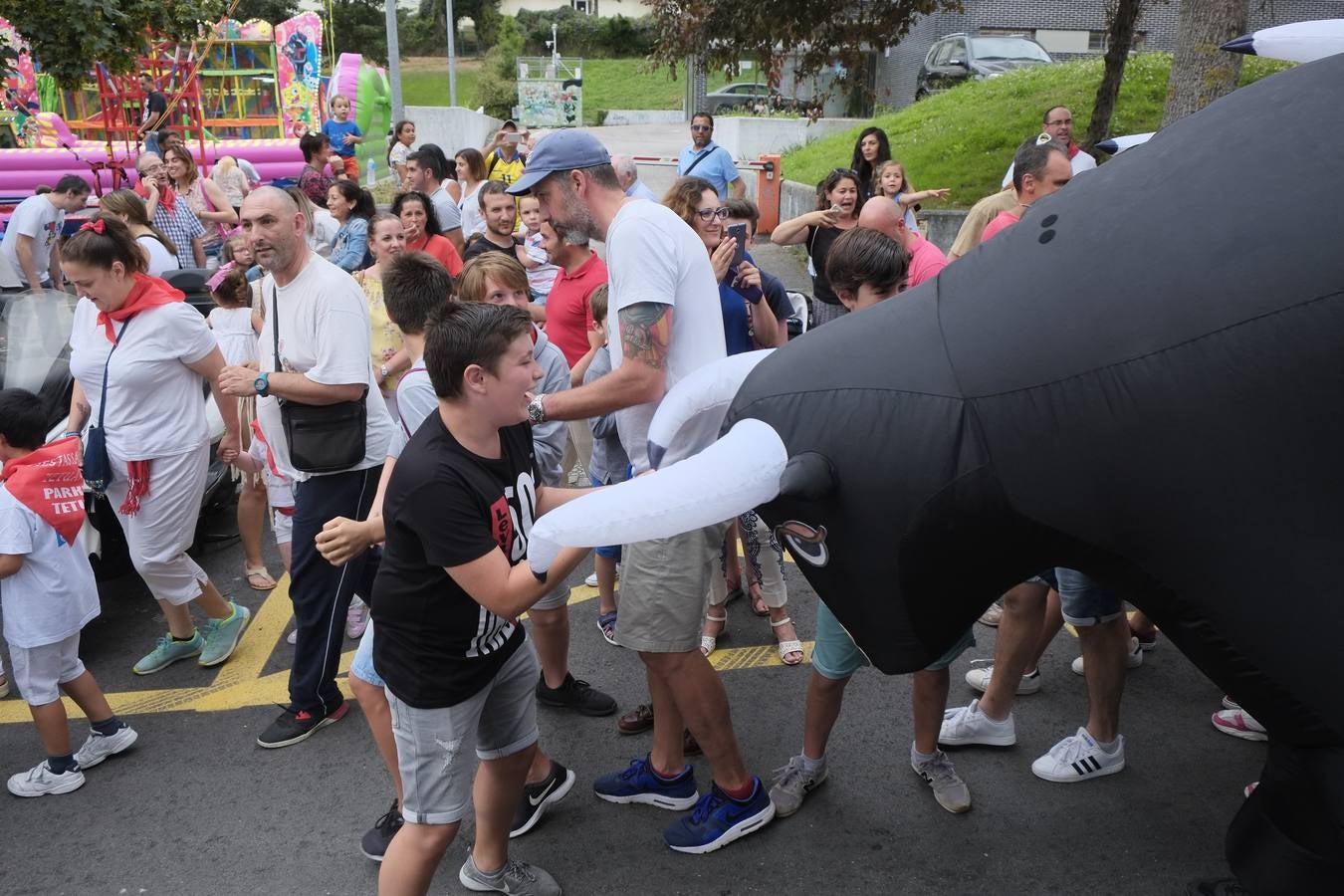 Fotos: Risas y carreras en el encierro infantil de Tetuán