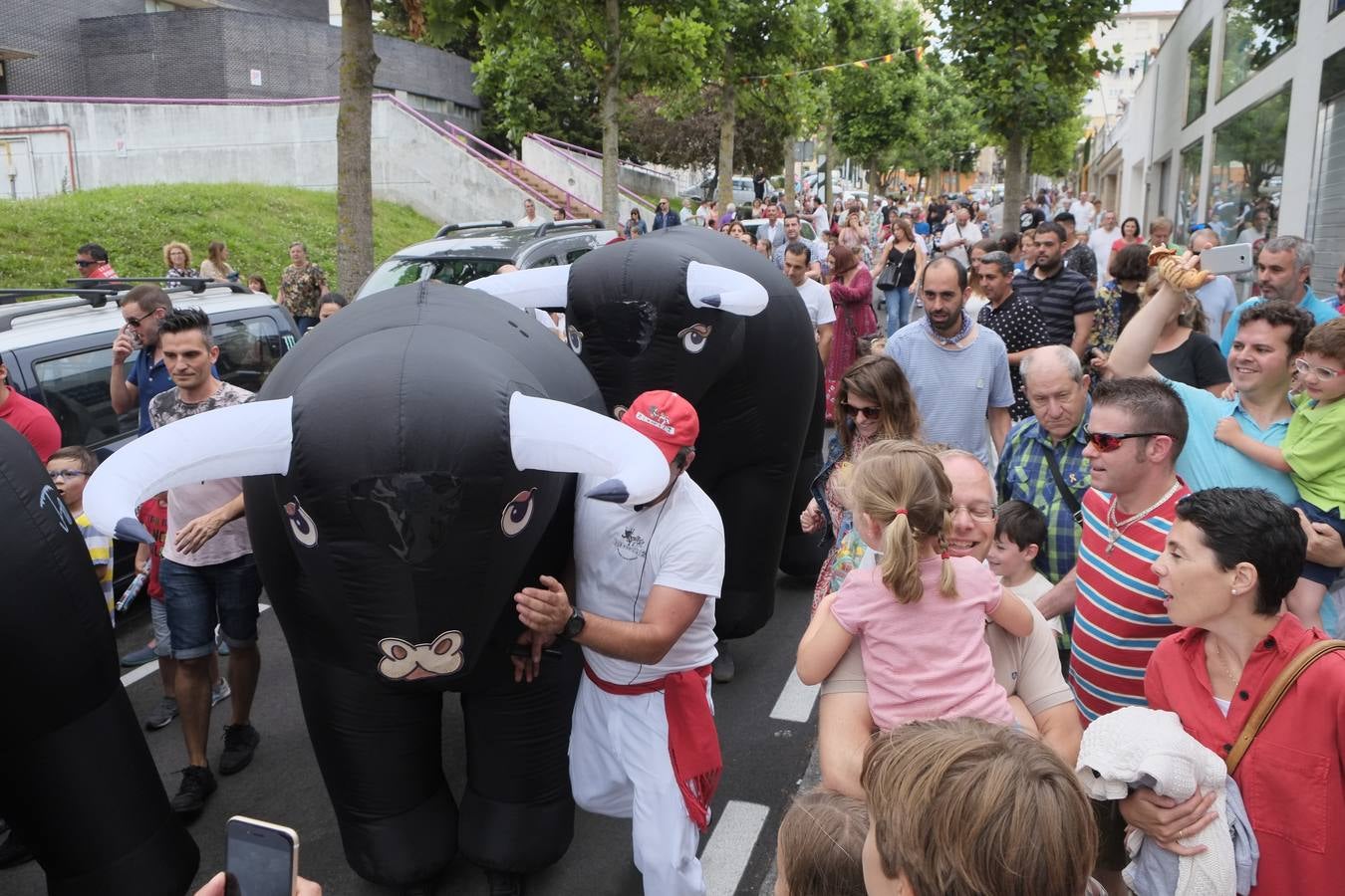 Fotos: Risas y carreras en el encierro infantil de Tetuán