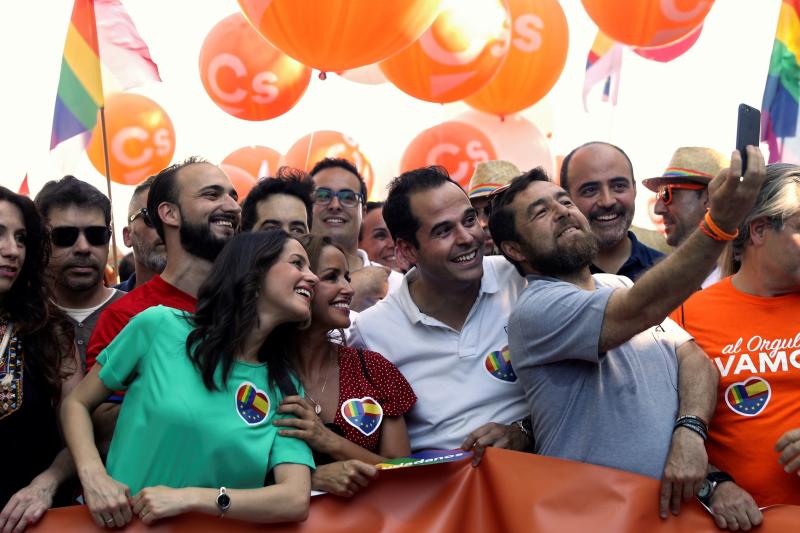 Fotos: Celebración superlativa y multicolor del Orgullo LGTBI en Madrid