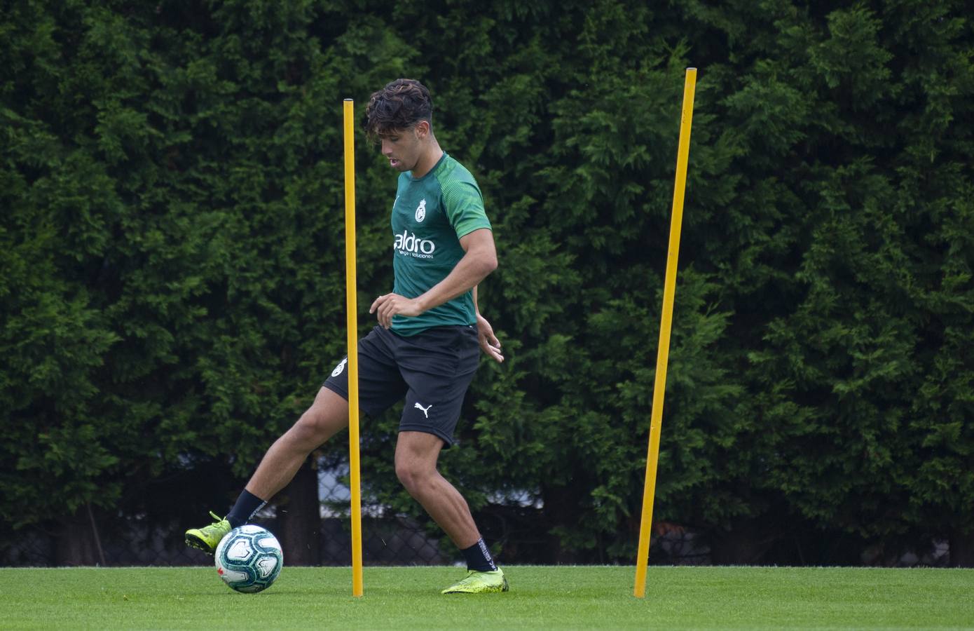 Imagen secundaria 1 - El Racing arranca los entrenamientos de una «temporada exigente»