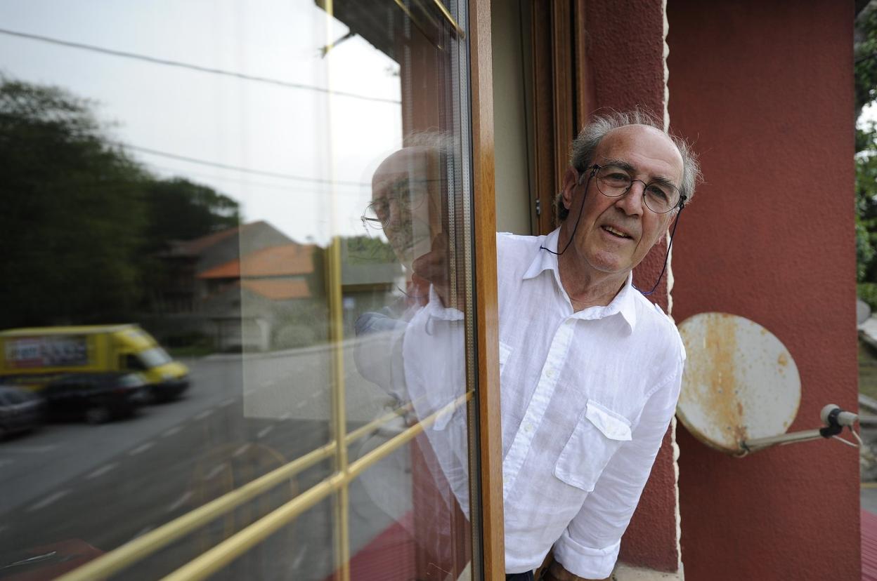 Daniel Lavín, durante la entrevista, en el restaurante El Carmen, de Prezanes. :