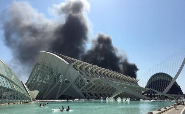 Incendio en el l'Oceanogràfic.