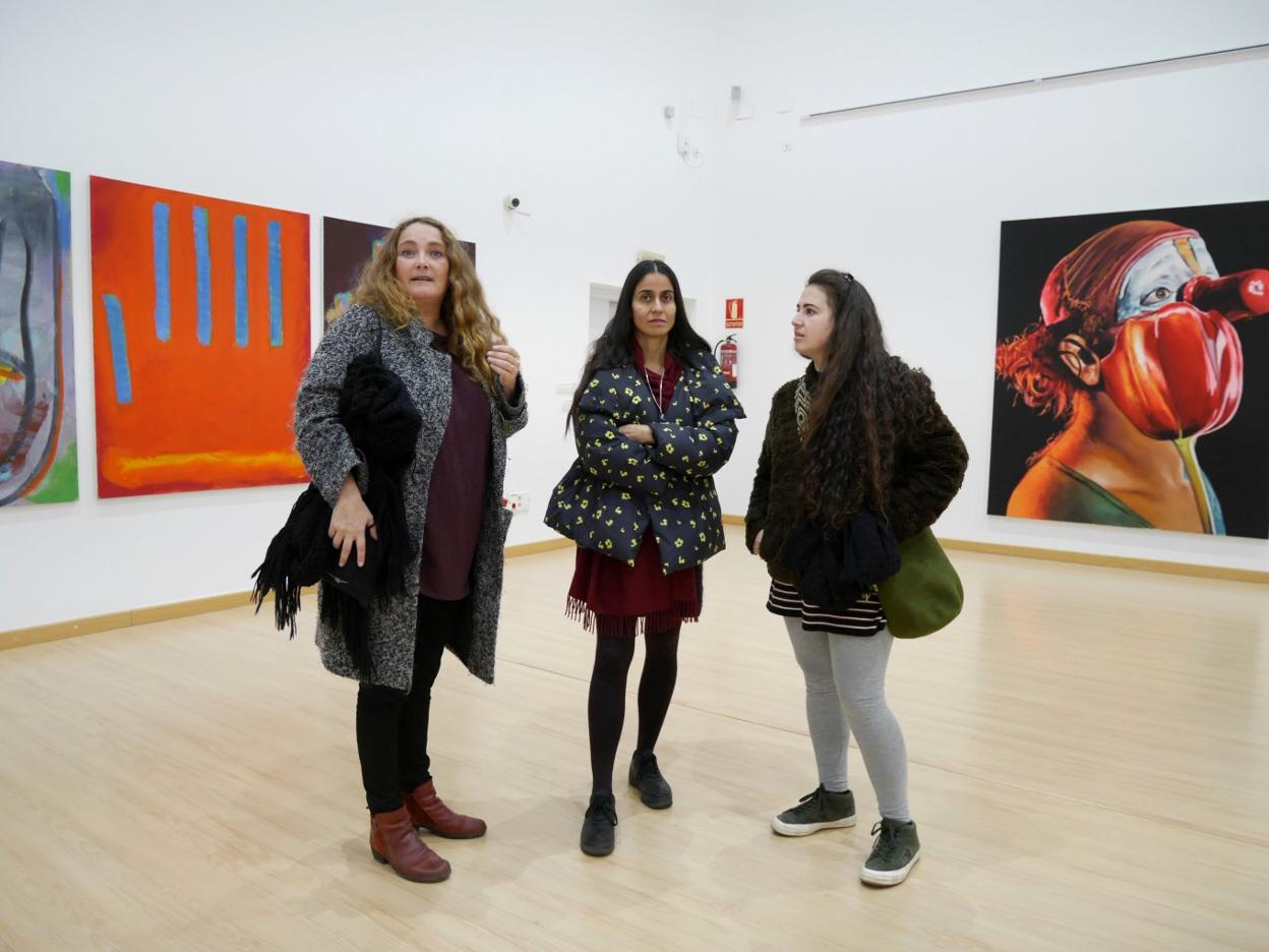 Marta Mantecón, directora de Robayera; Manuela Villa Acosta, responsable de los contenidos artísticos de Matadero y Tamara García. 