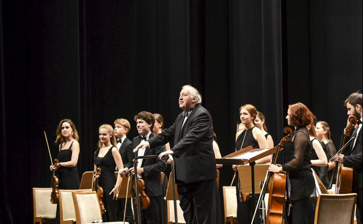 Peter Csaba dirigirá esta tarde la Orquesta de Cuerda del Encuentro.