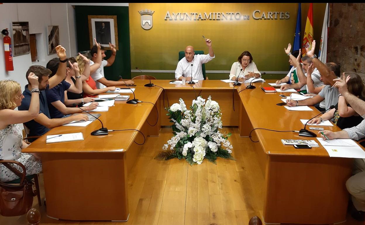 Cartes «deja en manos de las mujeres las áreas de mayor responsabilidad»