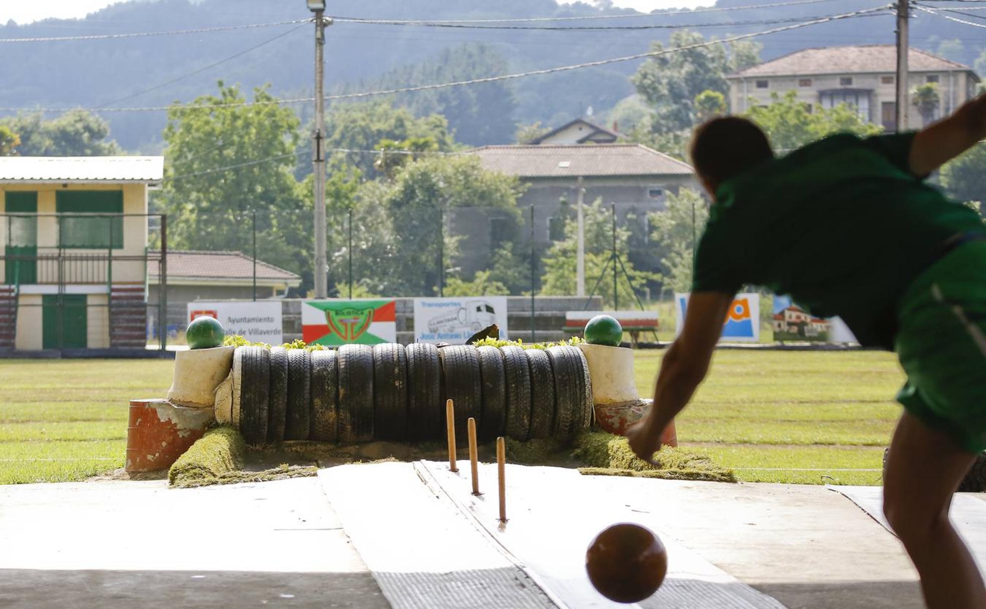 El pasabolo tablón es uno de los mayores entretenimientos de las tardes de verano en Valle de Villaverde.