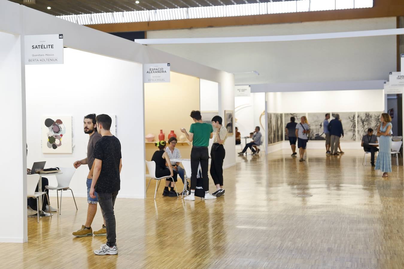 Artesantander, que acoge seis propuestas del galerismo cántabro, refuerza su ligazón entre el entramado cultural local y el mundo del arte 