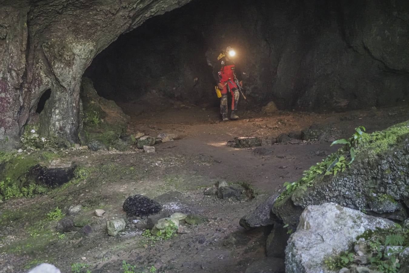 Las tres mujeres, exhaustas, fueron localizadas a doce horas de camino de la entrada cuando regresaban de manera penosa.