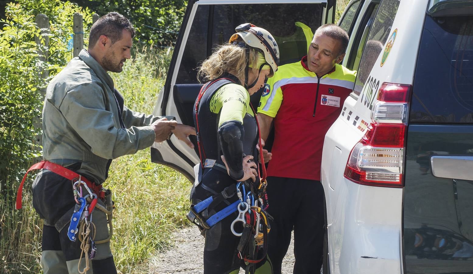 Las tres mujeres, exhaustas, fueron localizadas a doce horas de camino de la entrada cuando regresaban de manera penosa.