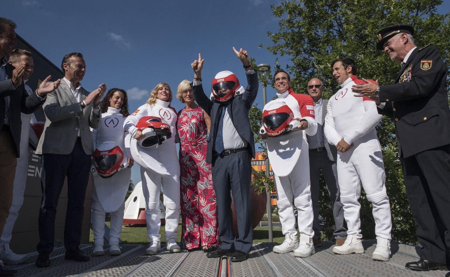 Comienza la primera misión en Astroland, la agencia española que realiza una experiencia espacial analógica desde una cueva de Cantabria | Cinco profesionales de diferentes nacionalidades forman parte de esta aventura y hasta el viernes vivirán en la cavidad