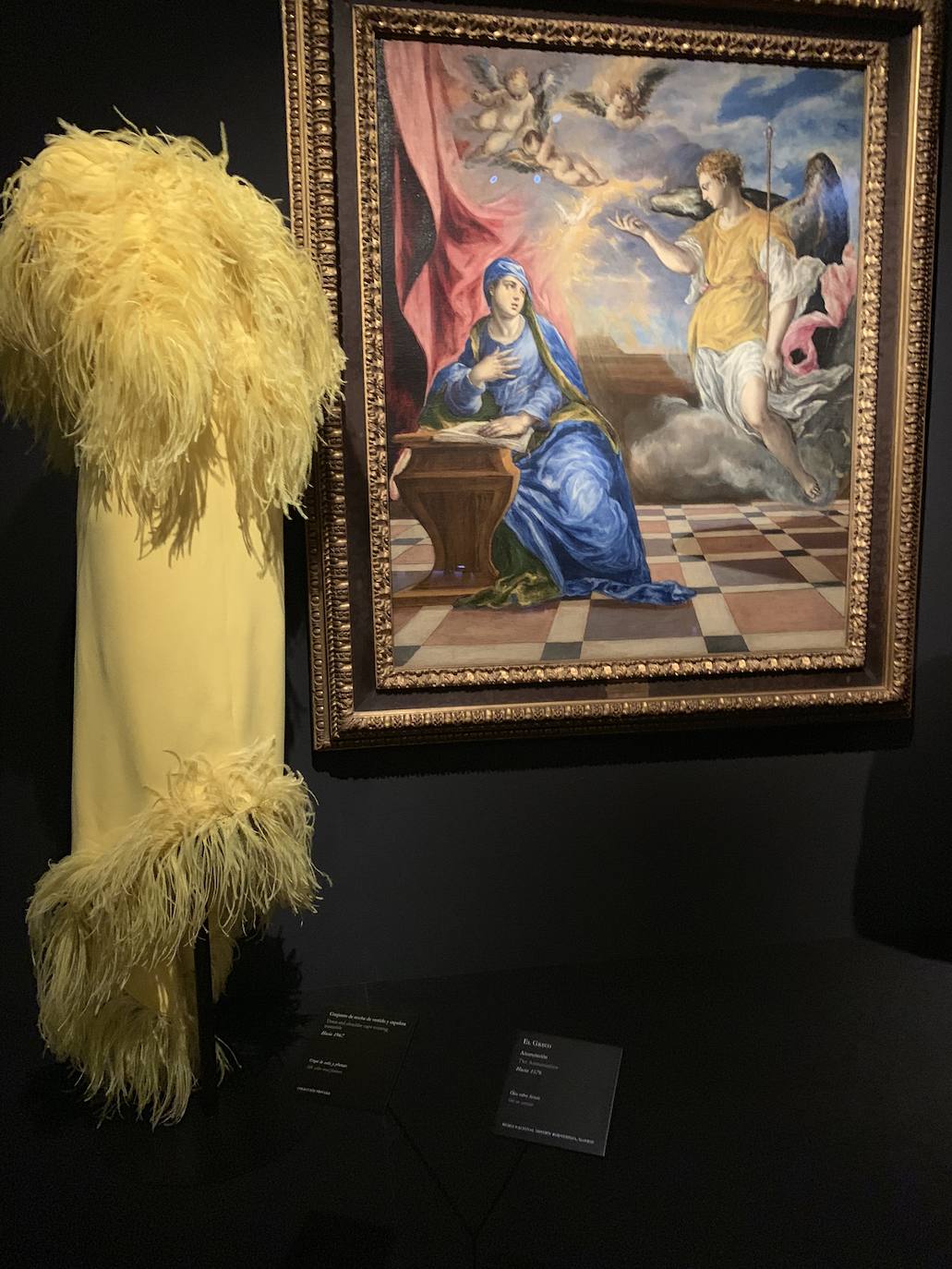 La visita a la muestra del Museo Thyssen en Madrid es sumergirse en un apasionante viaje de diseño e historia de la costura