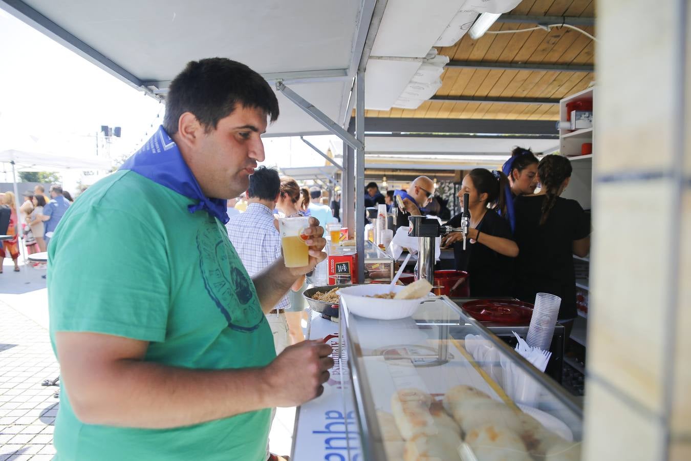 La alcaldesa de Santander, Gema Igual, inaugura las casetas de las fiestas de la capital cántabra.