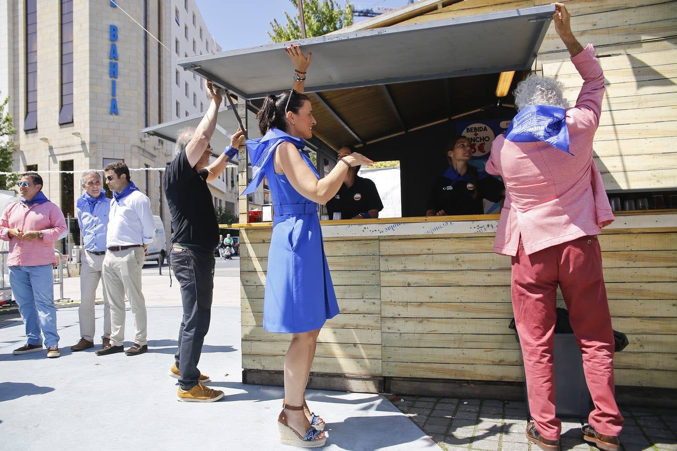 La alcaldesa de Santander, Gema Igual, inaugura las casetas de las fiestas de la capital cántabra.