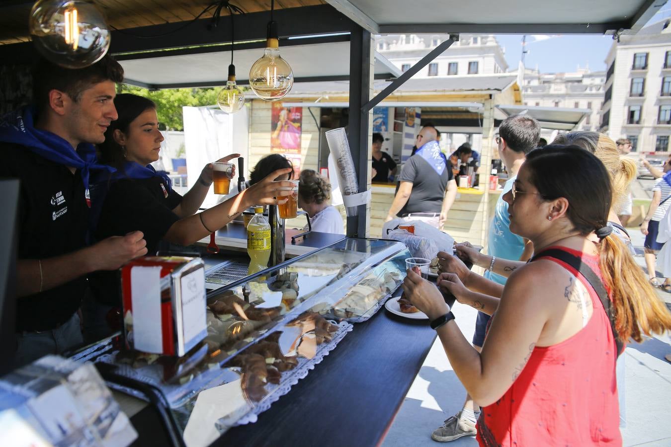 La alcaldesa de Santander, Gema Igual, inaugura las casetas de las fiestas de la capital cántabra.